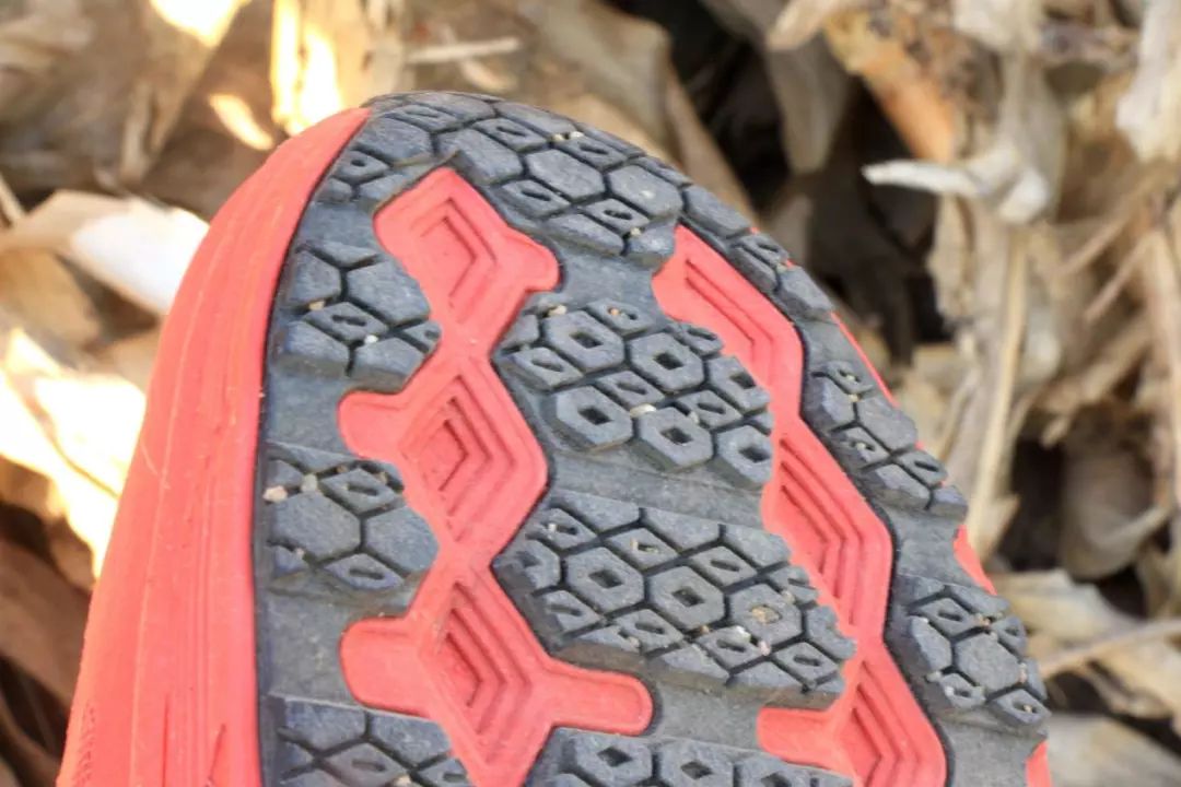 长距离跑步首选,为你的跑步增色:R2赤道LSD跑鞋评测