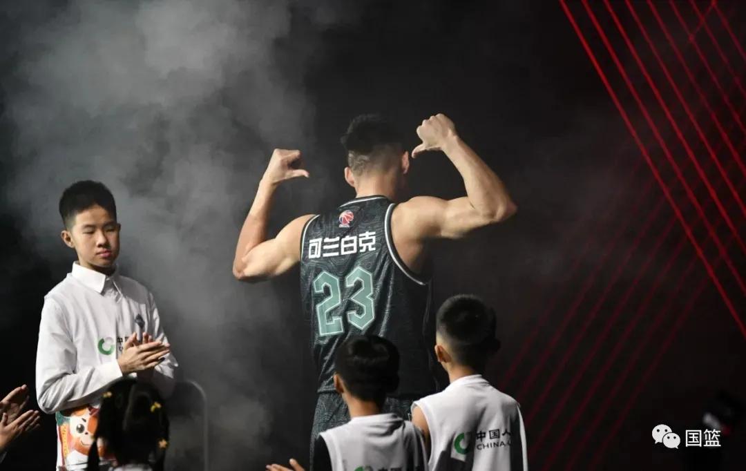 新疆的队长,新疆天山雪豹足球队长