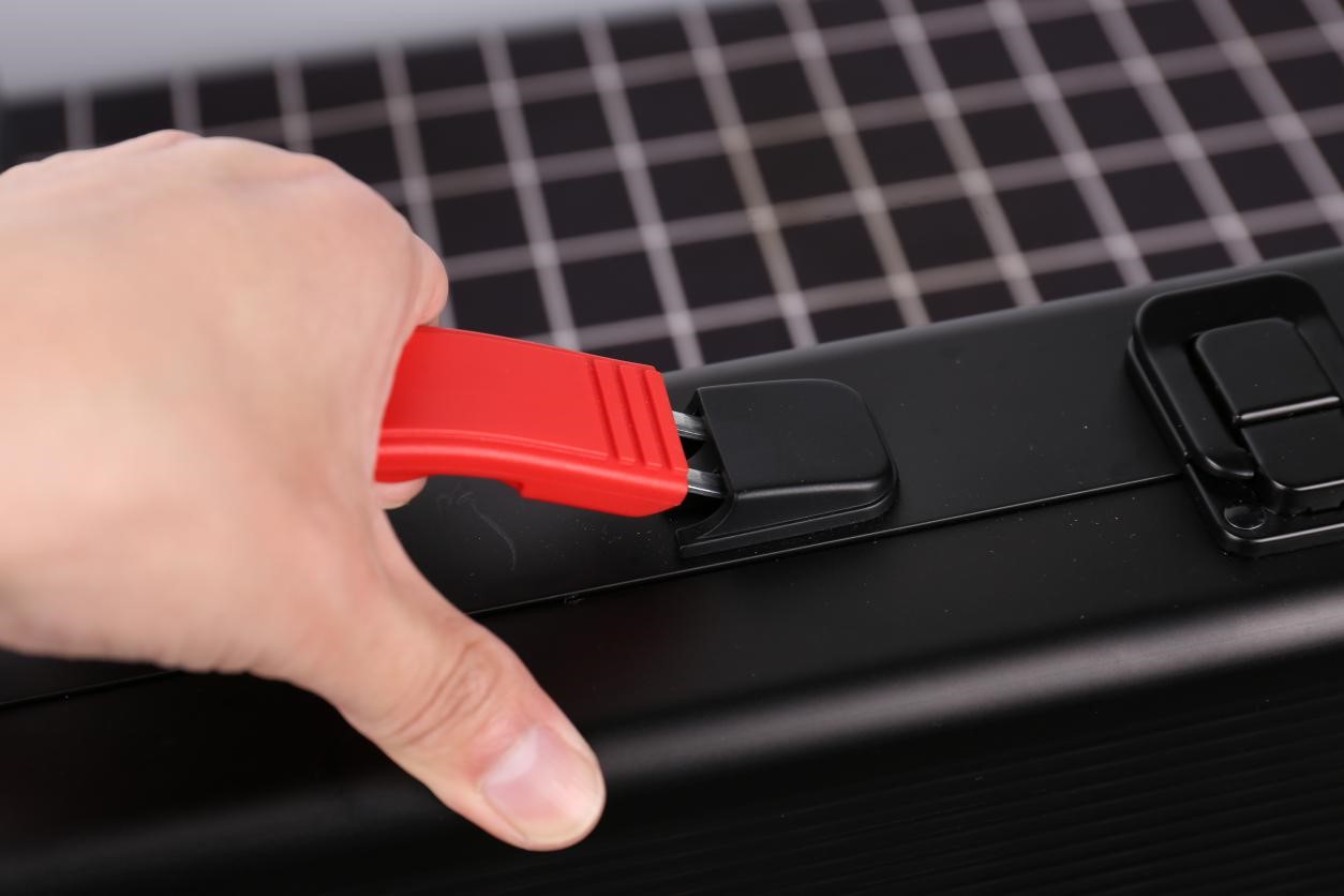 荣耀联名cherry推出电竞机械键盘,樱桃x荣耀联名键盘价格