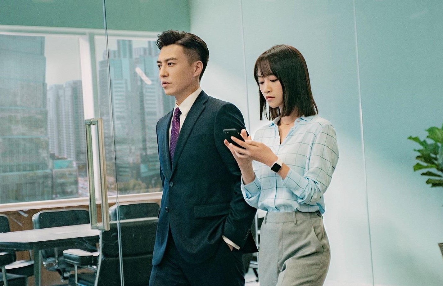 遭遇职场*规则潜**，被迫站队，站错队了怎么办？