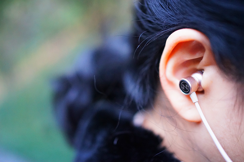 无痛感佩戴蓝牙耳机,无杂音佩戴舒服的蓝牙耳机