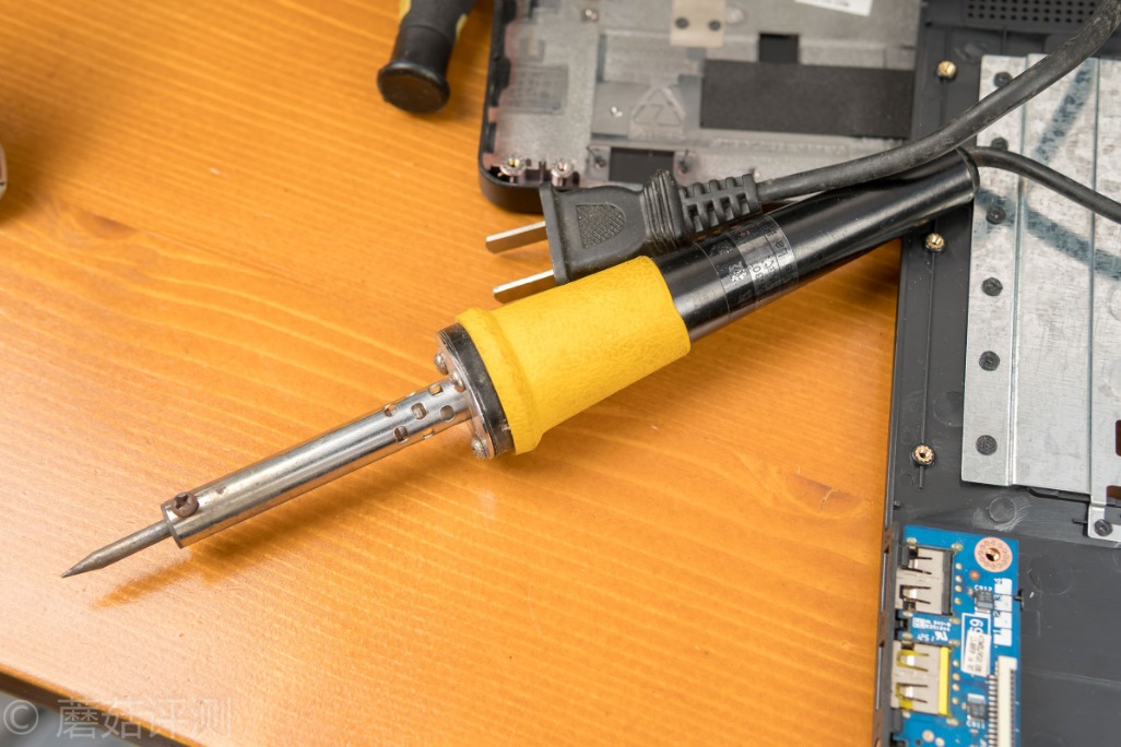 转轴断了维修多少钱,联想y400拆散热铜导管