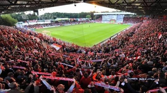 踢德甲有什么好?这家小俱乐部有历史性升级机会,球迷们却担心了