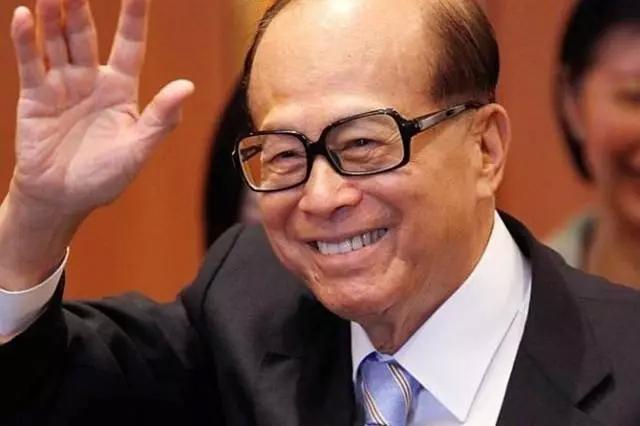 香港豪门最惨原配!生前帮贫穷小子成首富,死后还要被他利用?