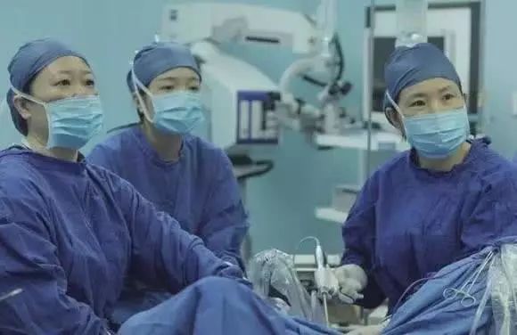 七十岁卵巢长瘤是良性吗,八旬老太太长12斤肿瘤