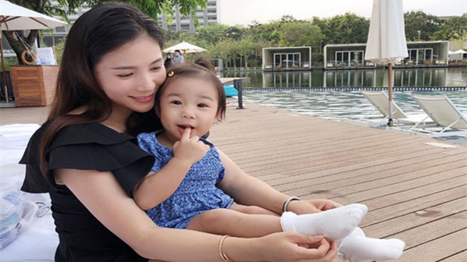 何姿穿连衣裤好看吗,跳水女神何姿跳舞视频