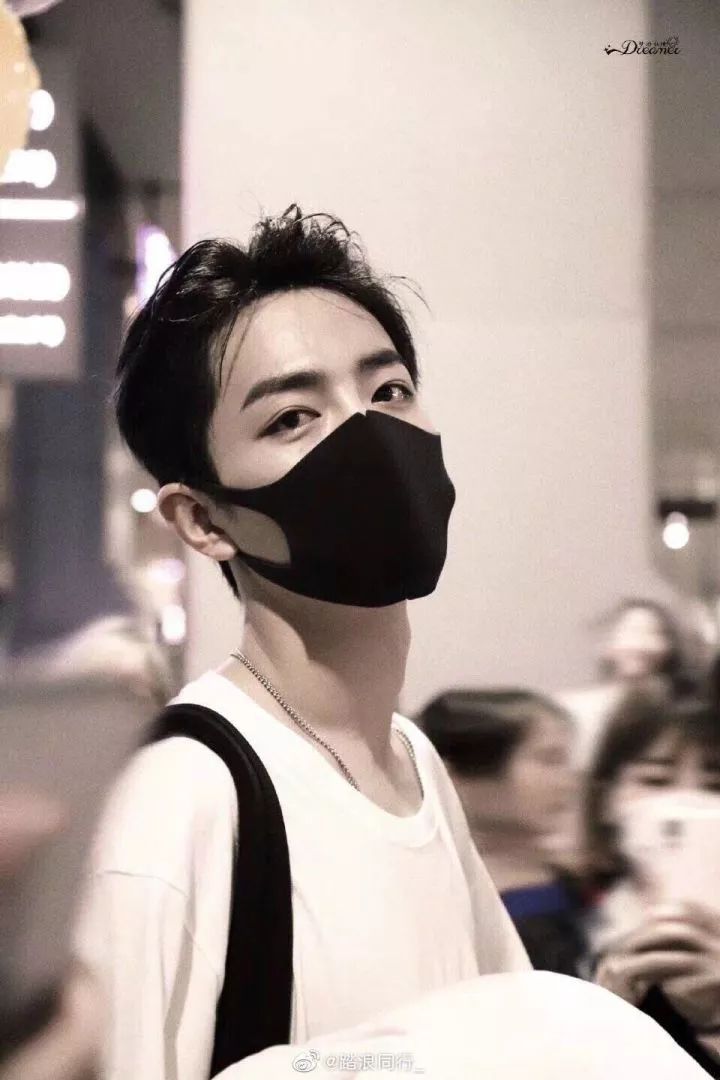 肖战绝世侧颜,肖战绝美回眸