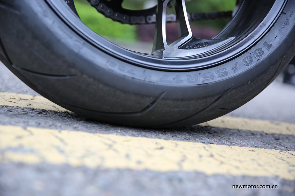 升仕310V试驾/多图:舒适好骑的运动太子车,标配ABS,全LED灯具