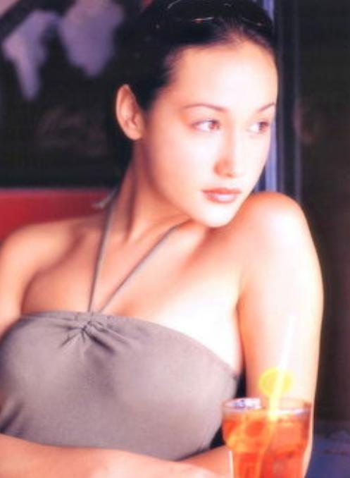 李美琪长相混血方脸,李美琪年轻写真照