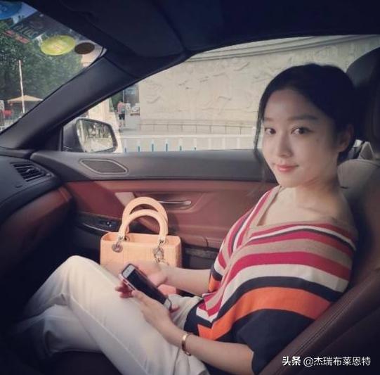 32岁马龙身价千万，迎娶河海大学校花，儿子已2岁，满柜子手办