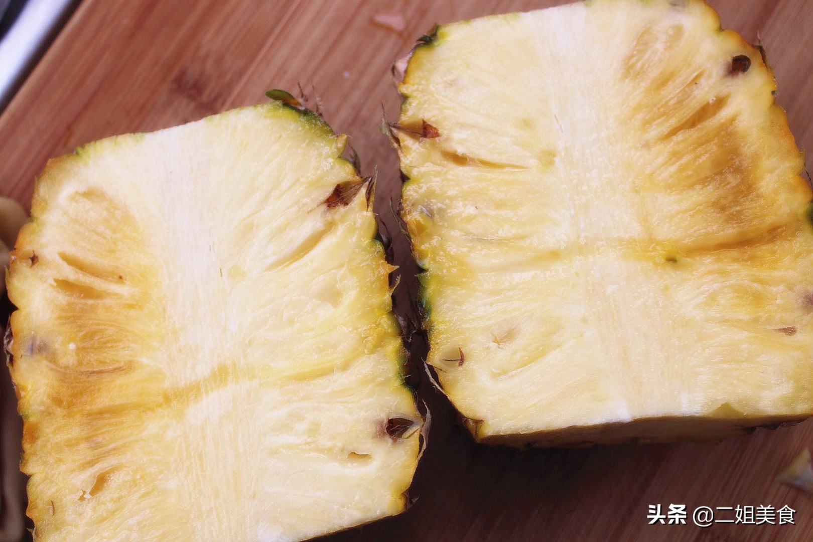 不用削皮怎么切菠萝,原来切菠萝这么简单不挖眼不削皮