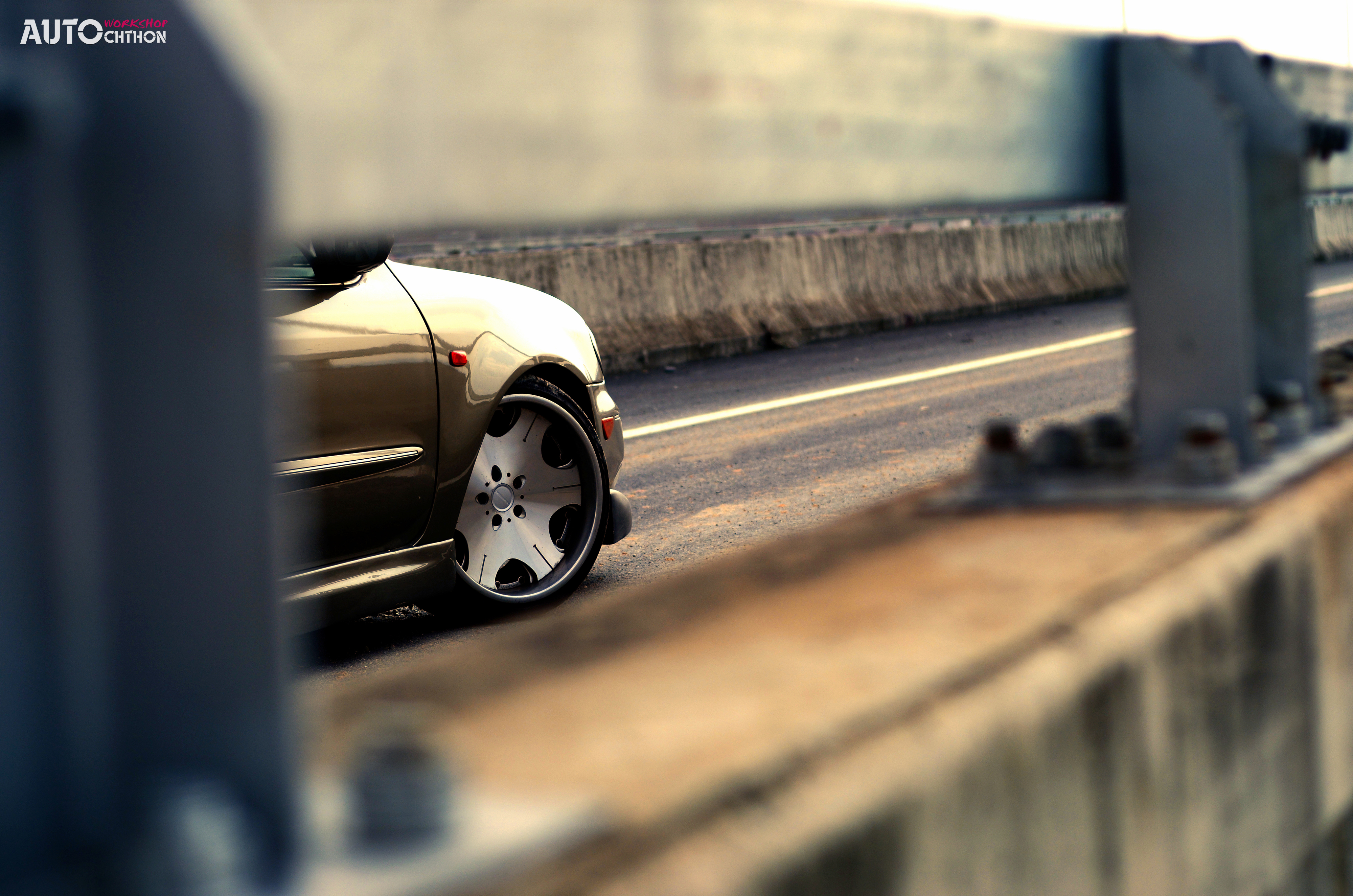 与爸爸一起玩遥控越野车,和父亲一起玩赛车游戏