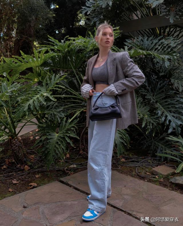 短袖怎么穿最显瘦主要是胸前较厚,今春流行短袖