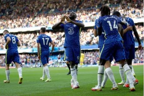 阿德里亚诺身体对抗卢卡库,阿德里亚诺和卢卡库谁强