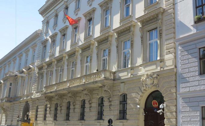 3名中国学生法国被捕，罪名“发放防疫物资”？网友：简直白眼狼