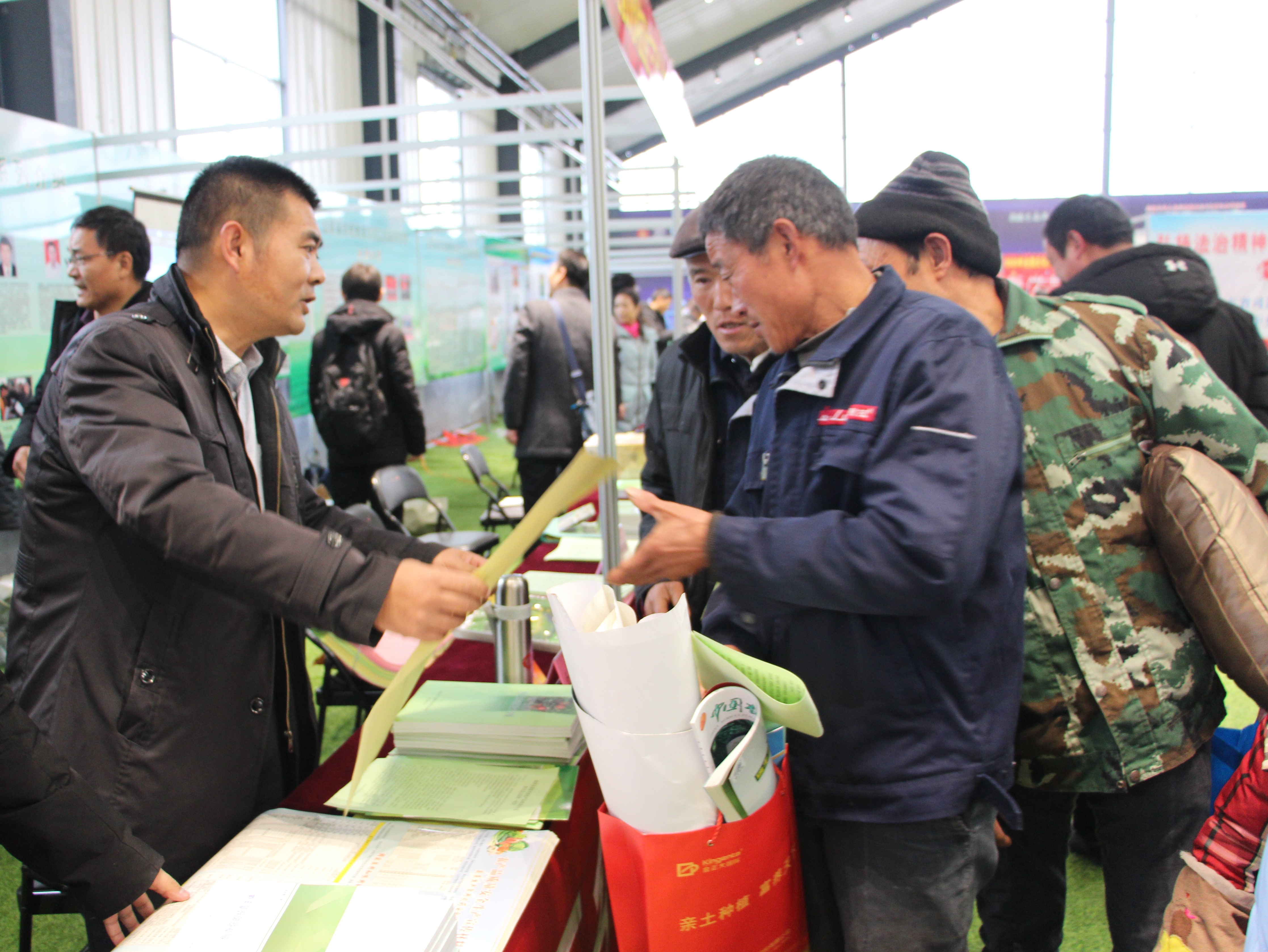 送科技下乡助力乡村振兴活动方案,农业科技扶贫助农