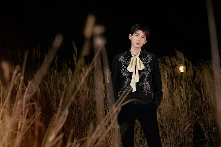 暗黑王源上线，全新演绎《血腥爱情故事》，舞蹈燃炸全场