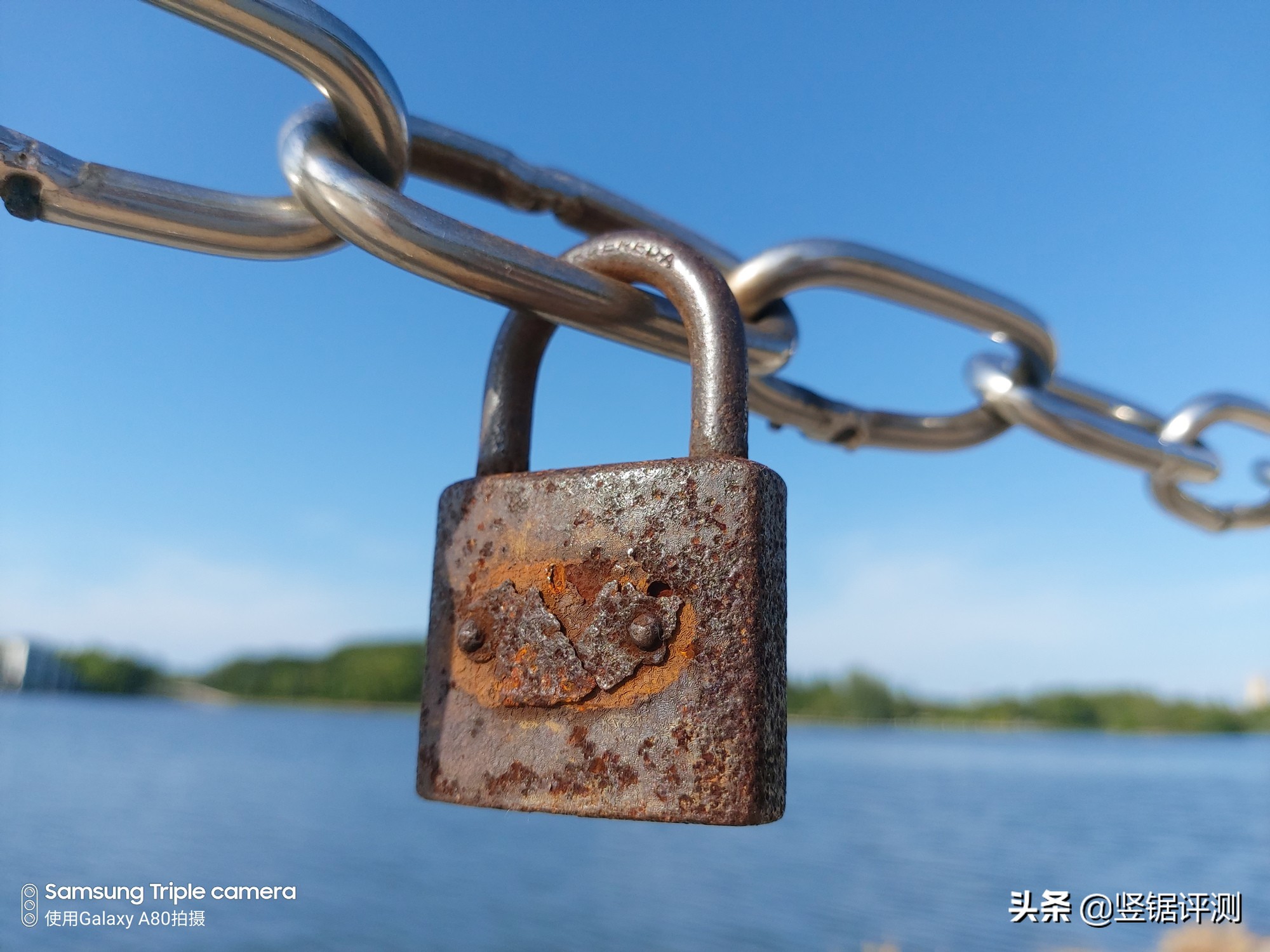 三星A80深度评测,6.7英寸全面屏,旋转摄像头设计