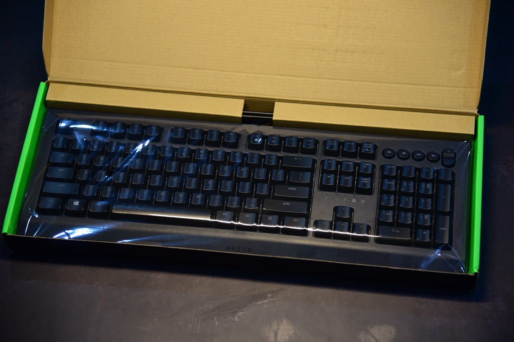 razer雷蛇萨诺狼蛛v2幻彩背光,游戏膜测评安卓