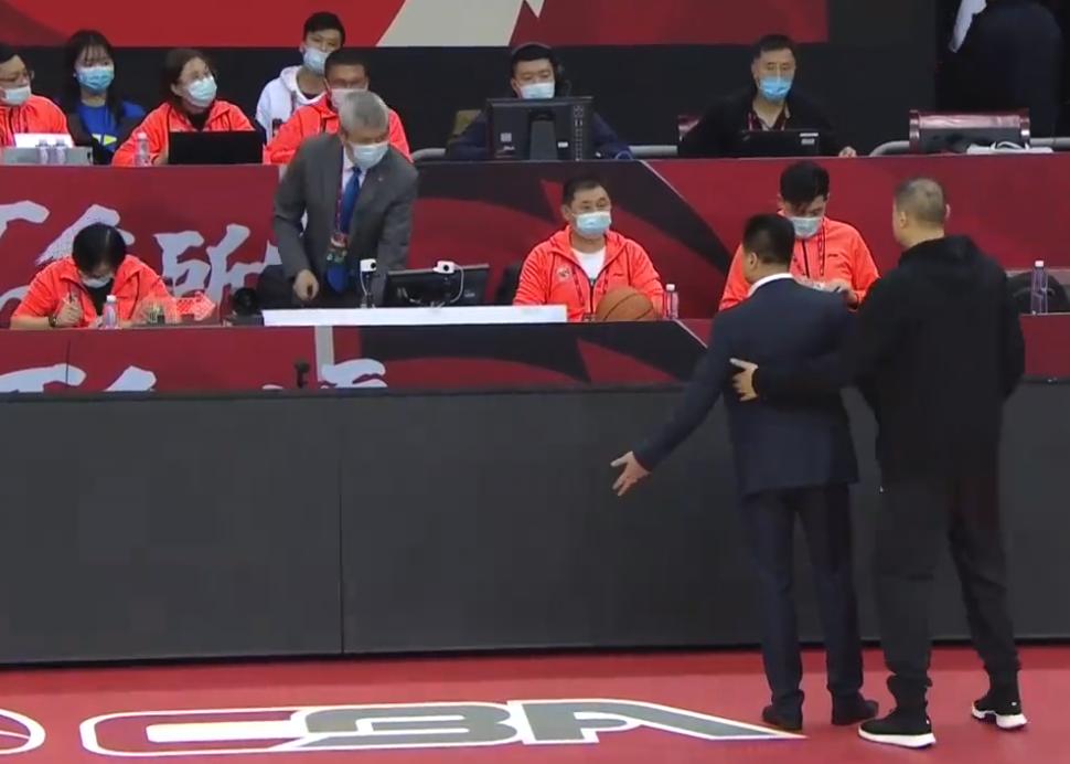 戏耍李春江的39号裁判身份揭秘！国际裁判，副教授职称，有论文