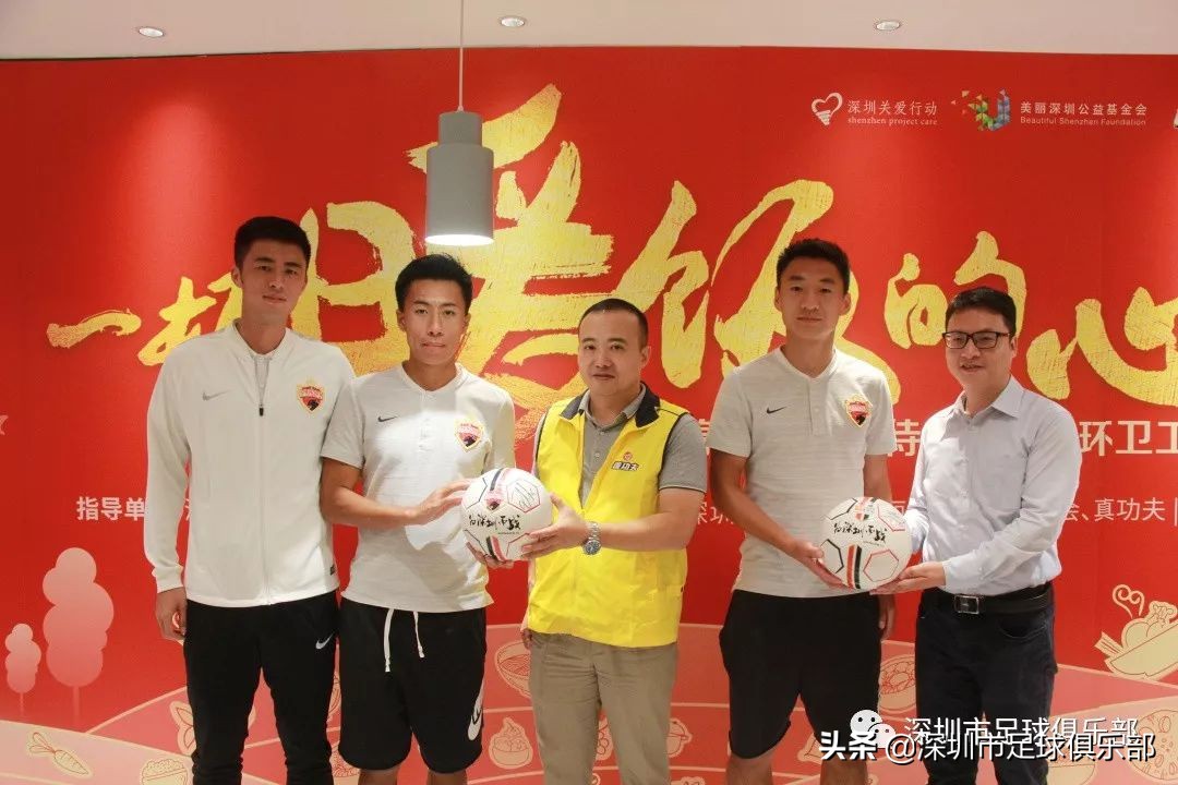 爱心志愿者为环卫工人送餐,暖心志愿者为环卫工人送上爱心粥