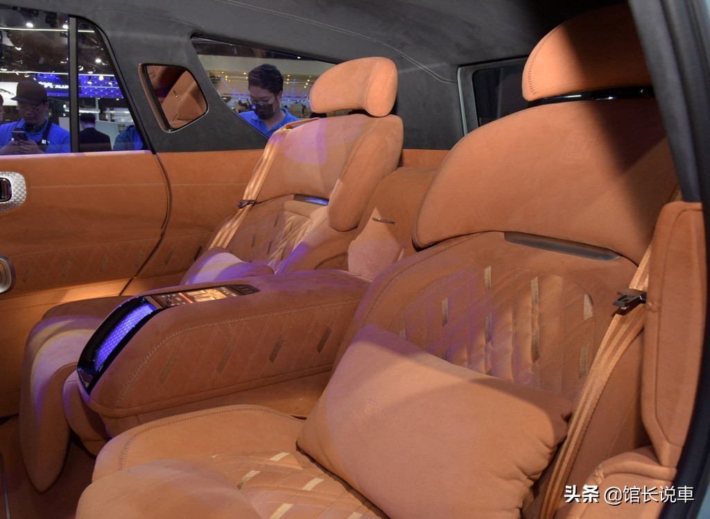 新款坦克700对比酷路泽,酷路泽v85.7和坦克700越野