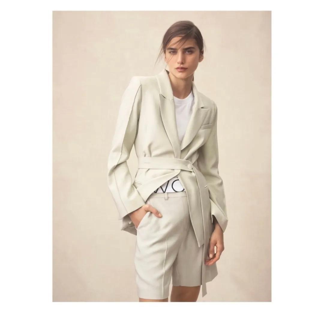 职场应该怎么穿不普通不老气,一套时髦又得体的职场造型