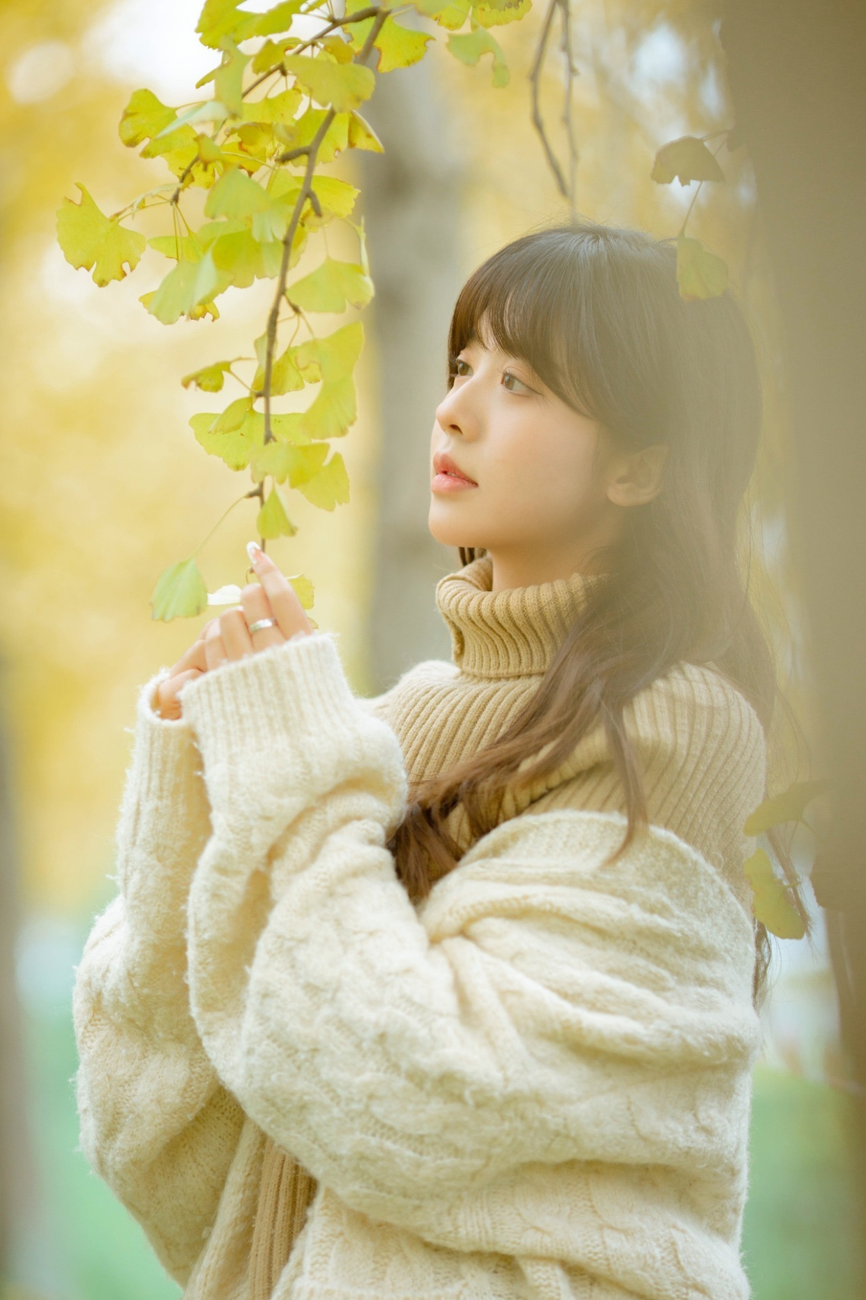 女生侧脸照怎么拍才好看户外,女生侧脸怎么拍出高级感