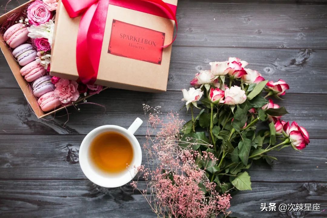 致所有妈妈们母亲节快乐,十二星座母亲节给母亲送什么礼物
