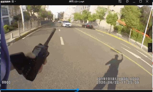 幼儿突然抽搐民警急帮忙,厦门地铁儿童抽搐昏厥