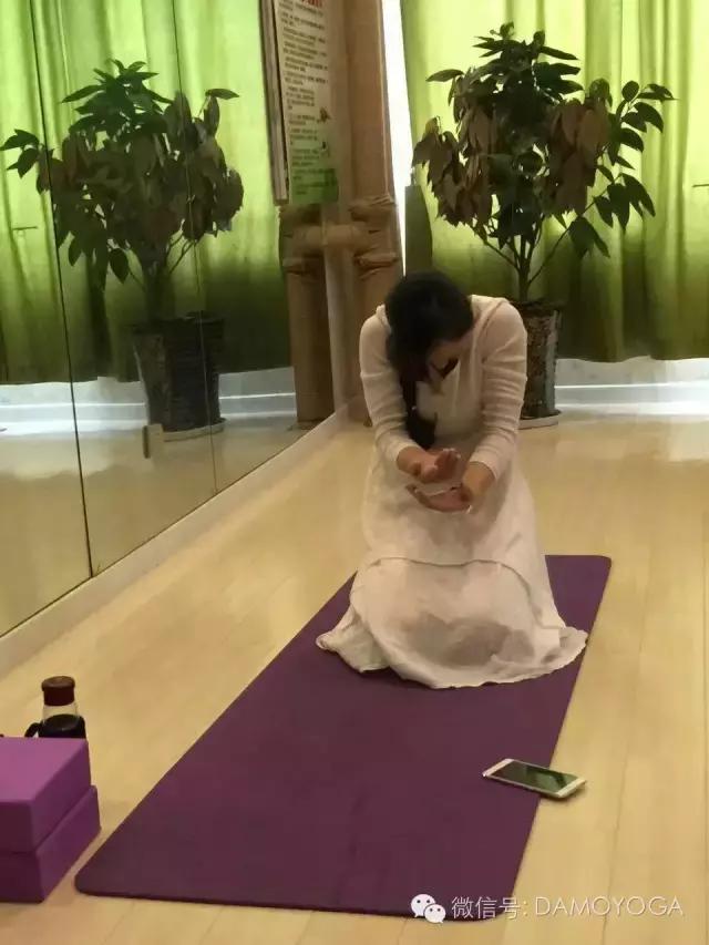 瑜伽理疗：宫寒的原因以及调理方法