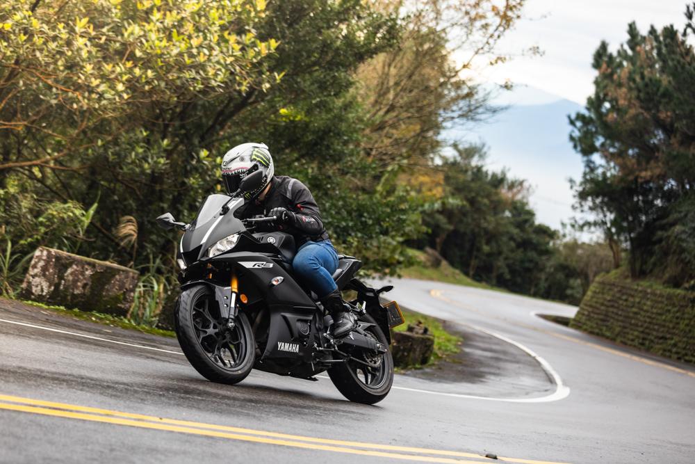 雅马哈r3点评,雅马哈r3和ktmduke390选哪个好