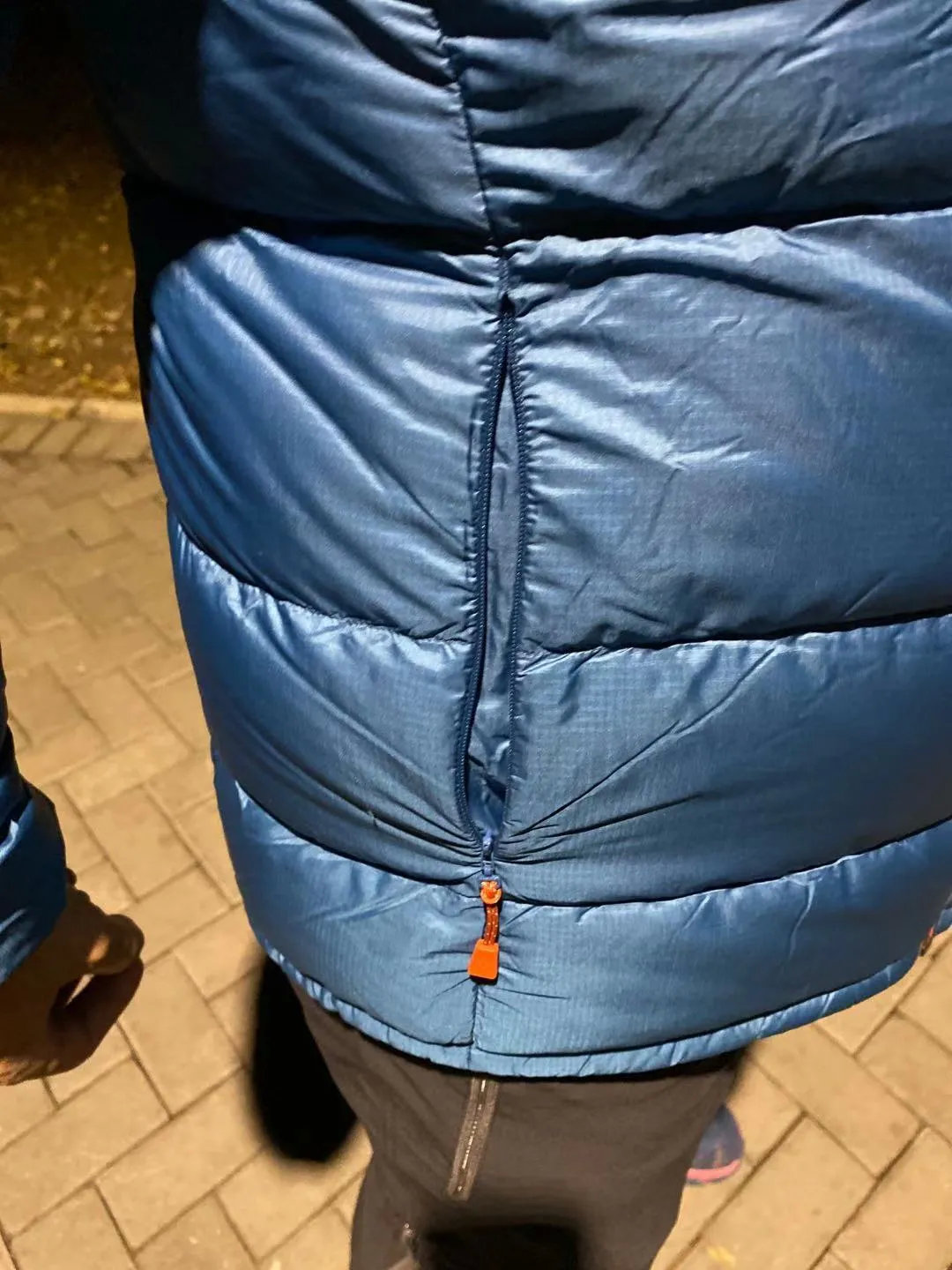 做羽绒的视频,日本始祖鸟羽绒服