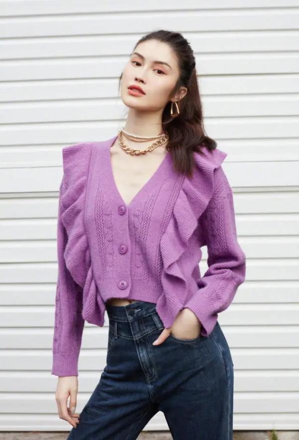 何穗身材苗条穿什么衣服都显瘦,何穗紧致裤子搭配