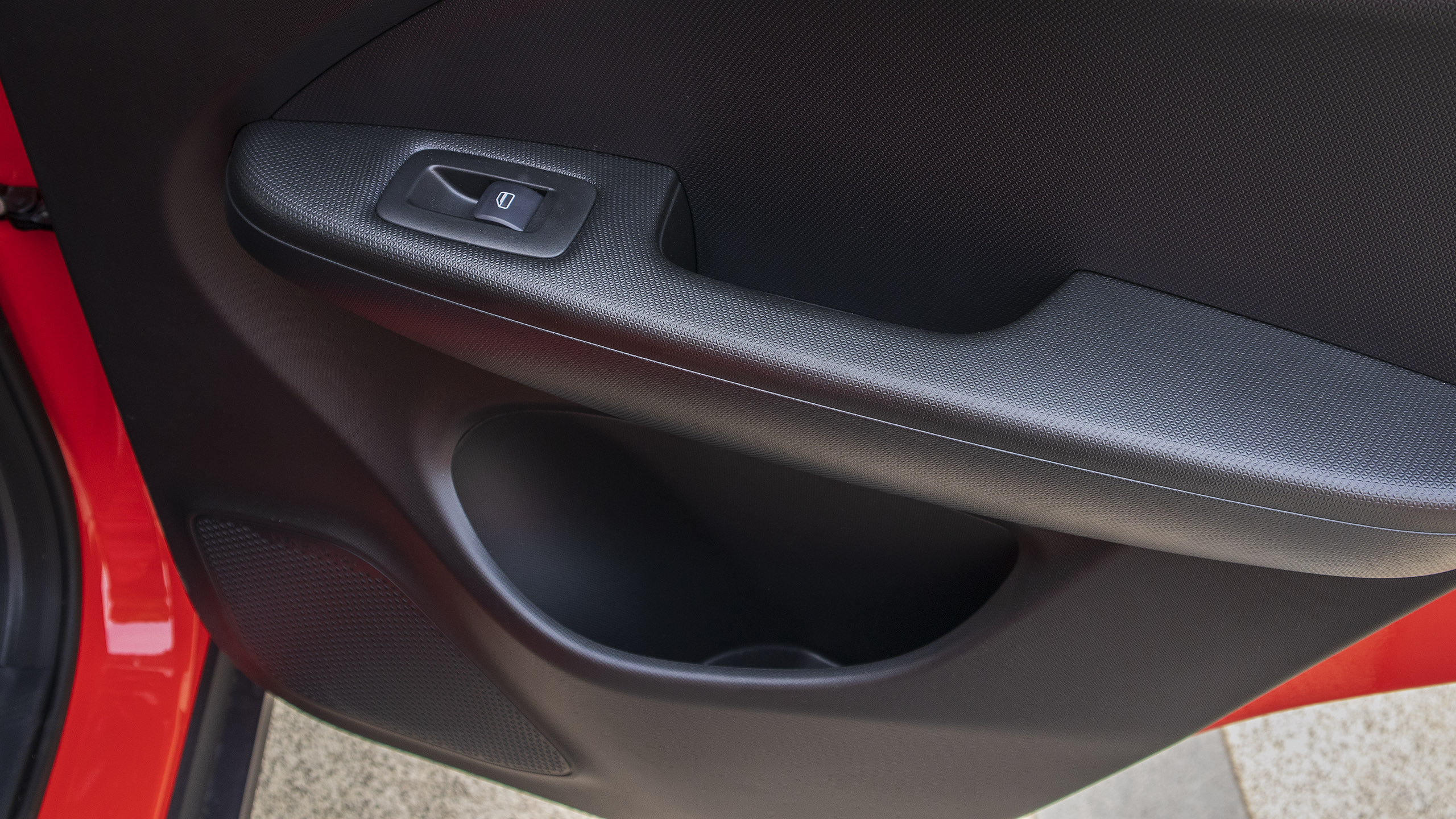 403公里续航,零跑t03310轻享版深度体验