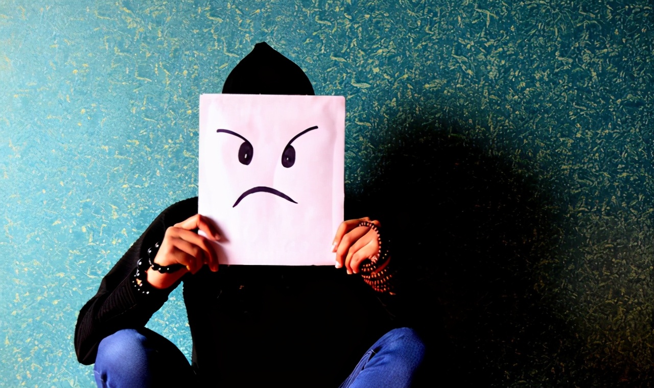 同事找我换班，我有事拒绝，收到主管微信，我“气笑了”