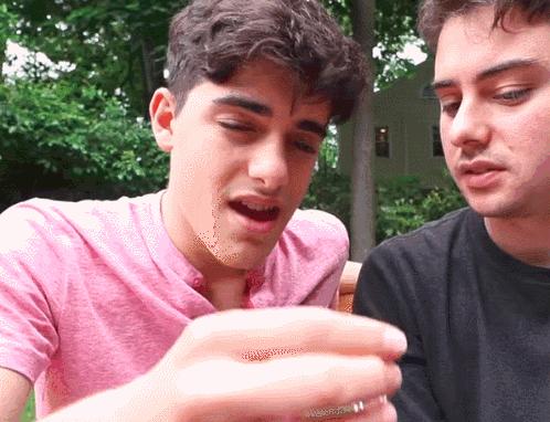 老外不相信茅台的威力,老外喝中国白酒烧刀子