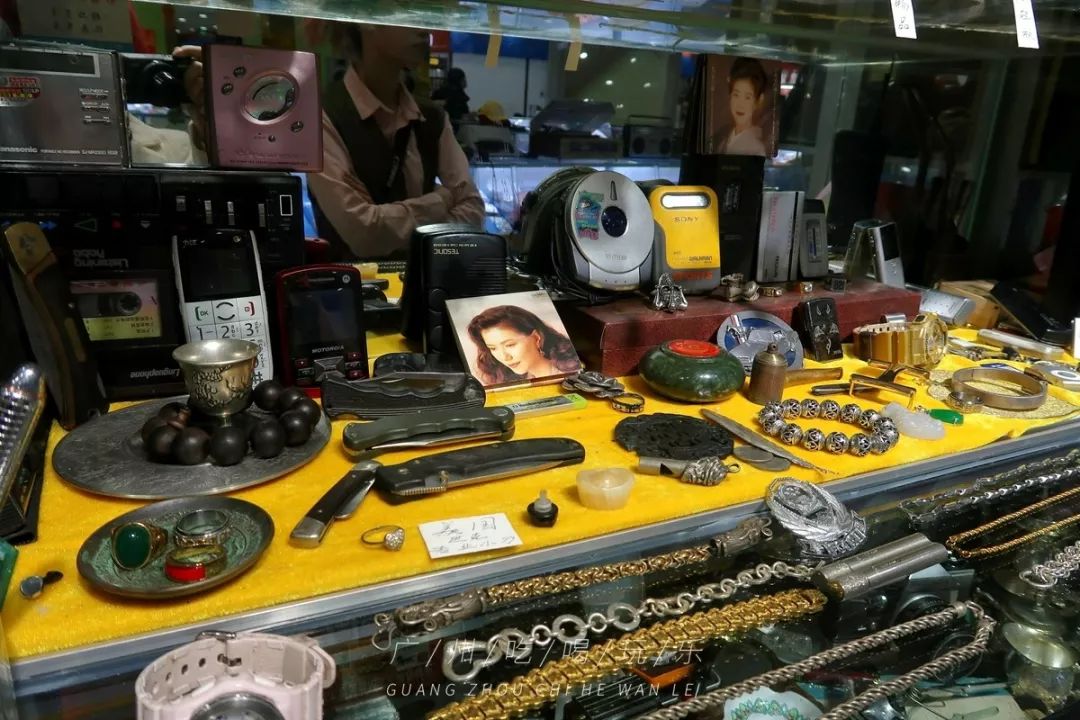 旧货市场机械胶片相机,120块的理光傻瓜胶片相机