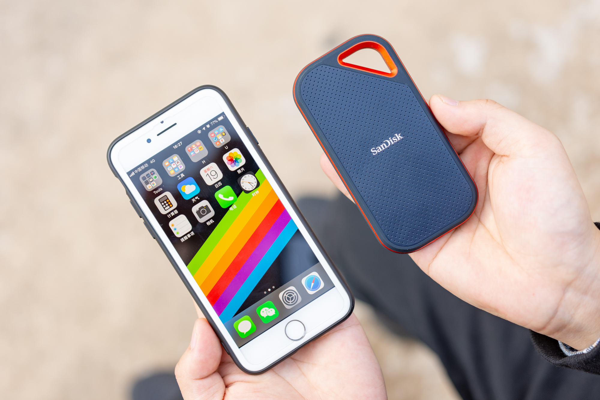 千兆传输速度移动硬盘,闪迪至尊高速固态硬盘4k读写速度