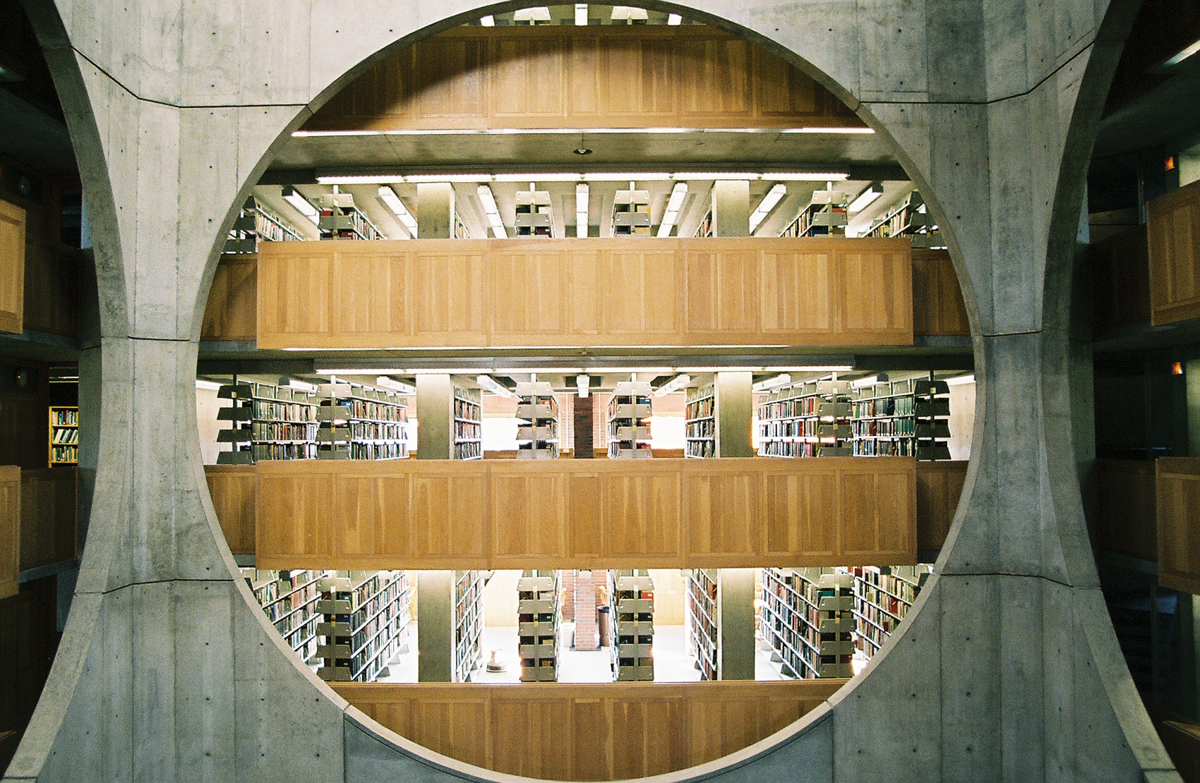 现代主义建筑大师格罗皮乌斯,建筑大师路易斯阿拉干作品