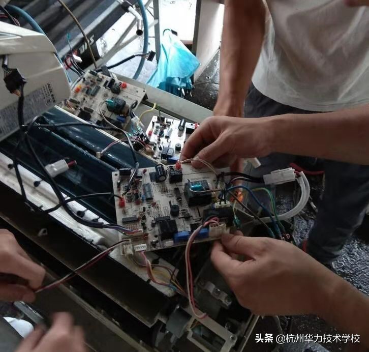 东芝家用空调柜机维修,东芝中央空调维修视频