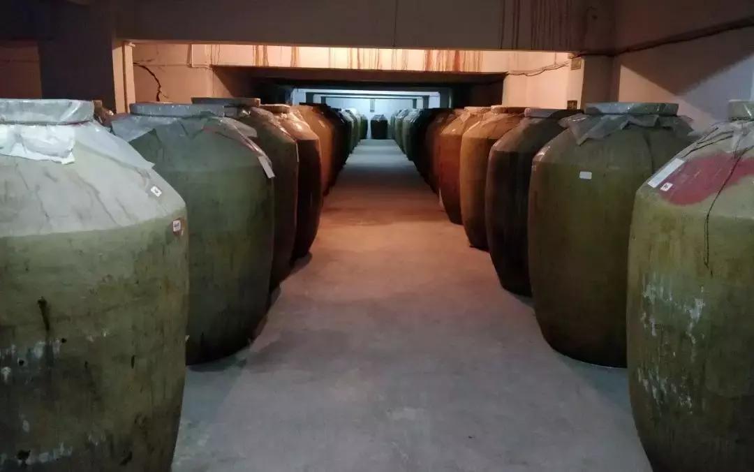 茅台镇酒糟搬运工,探访贵州茅台镇酱香酒