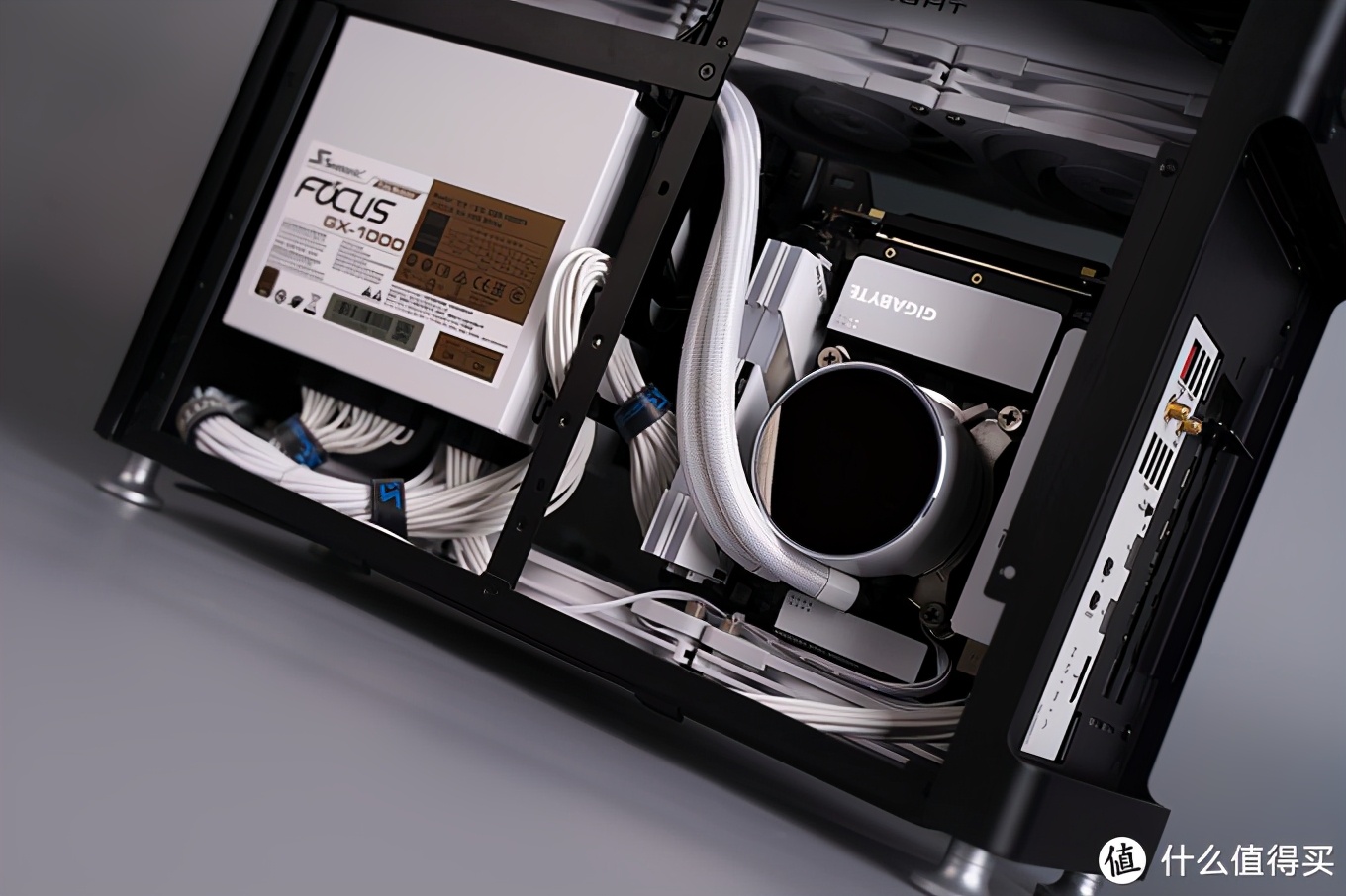 乔家一物:大号ITX装机分享,黑白美学的体现