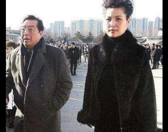 1990年梦鸽为何嫁大27岁李双江？30年来他俩幸福吗？