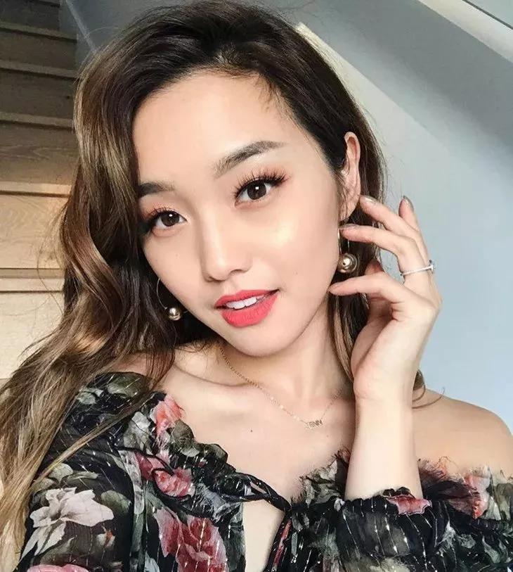 春日懒散头发怎么扎,低层次感中长发怎么打理