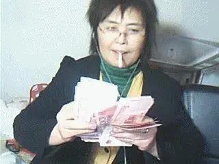 累得跟狗一样,累的跟狗一样赚不到多少钱