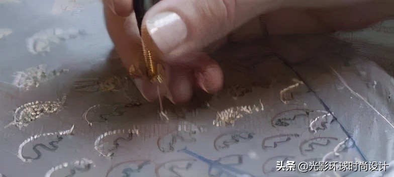 梭织面料适合做什么样的衣服,梭织面料斜纹卷边