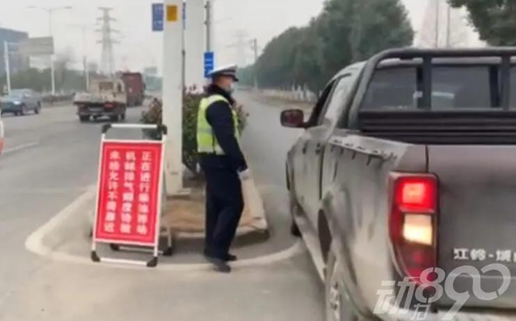 当心遇到罚单,3分钟27辆车被罚