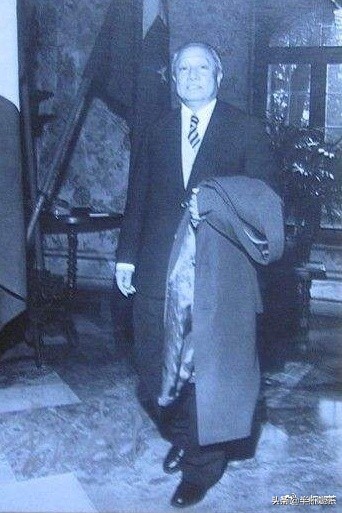 新中国成立初期一穷二白百业待兴,新中国成立时一穷二白纪录片