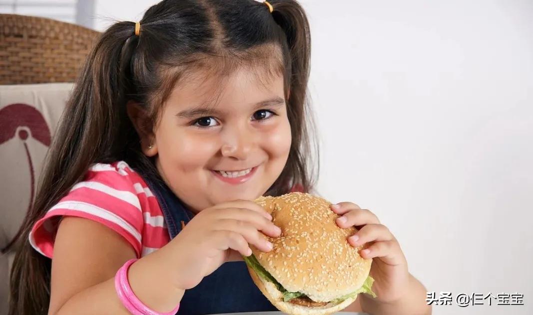 幼儿园小朋友长小胡子,幼儿园的孩子早熟